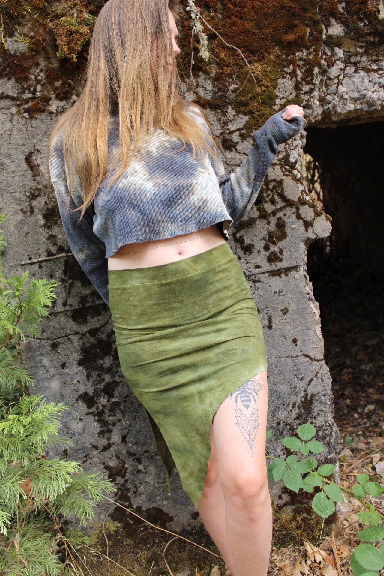 Small Lightweight Fitted Skirt Leaf Point Moss agate Colorway