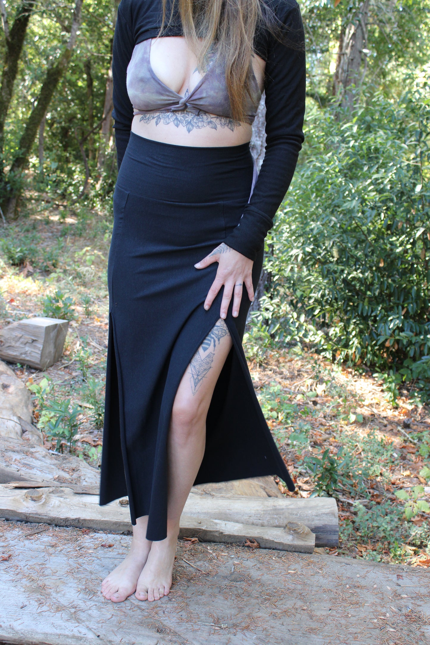 Small Fitted Skirt Double Slit Black Colorway