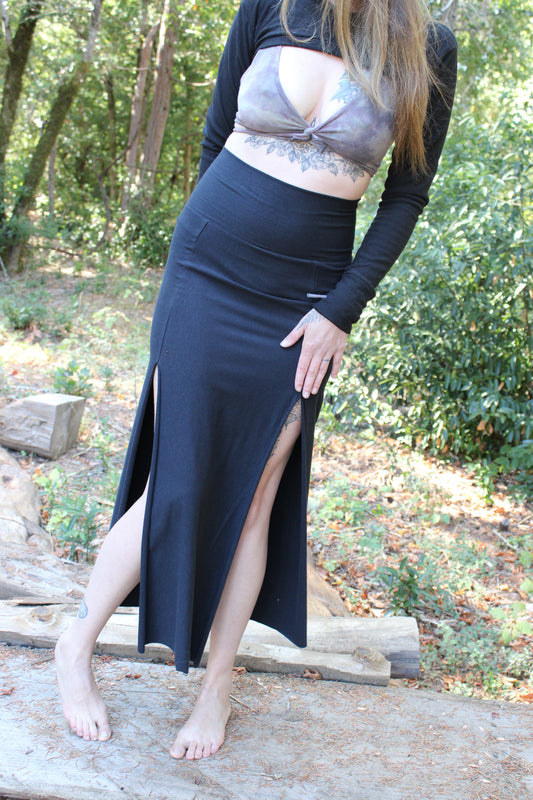 Small Fitted Skirt Double Slit Black Colorway