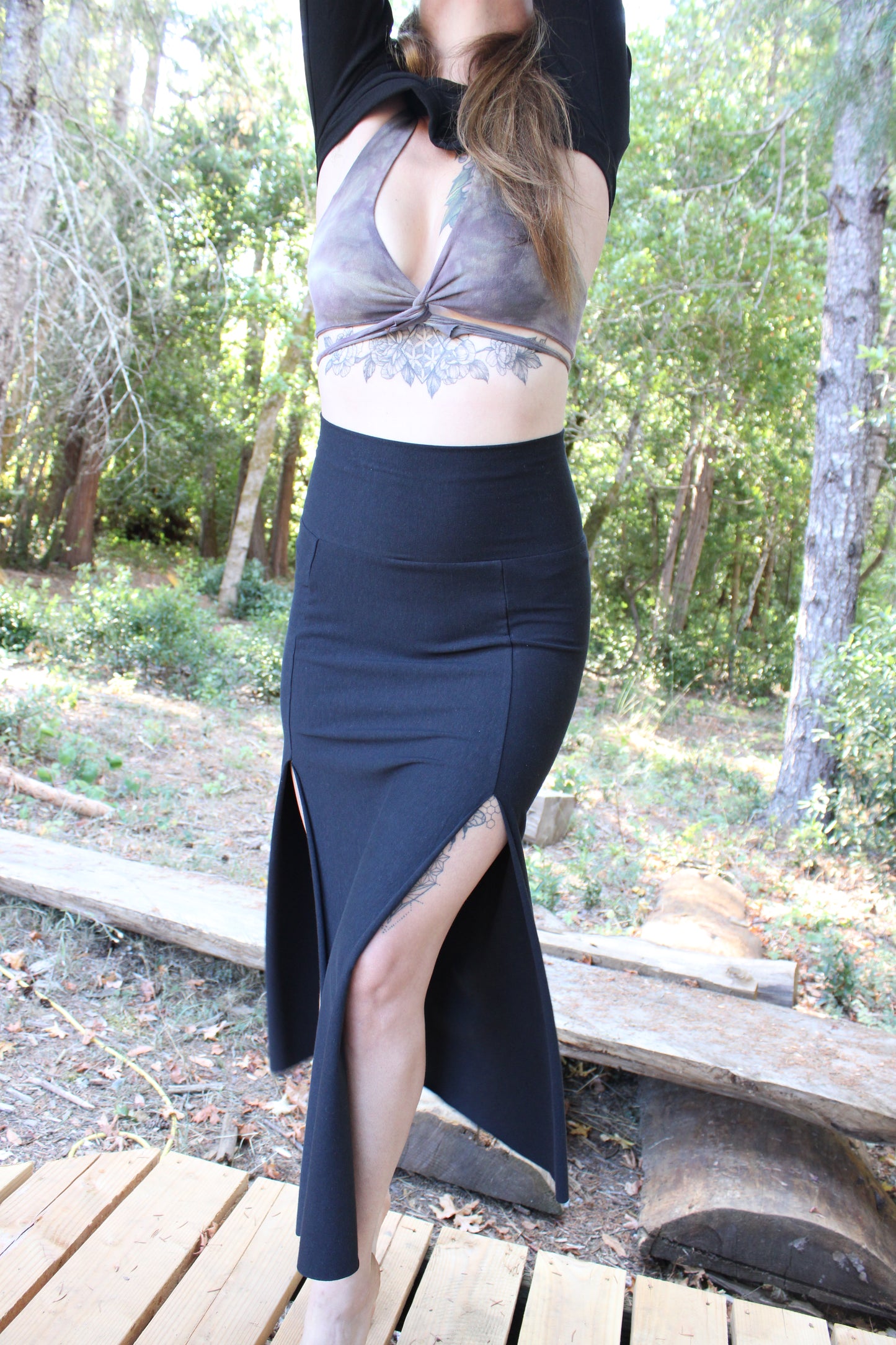 Small Fitted Skirt Double Slit Black Colorway