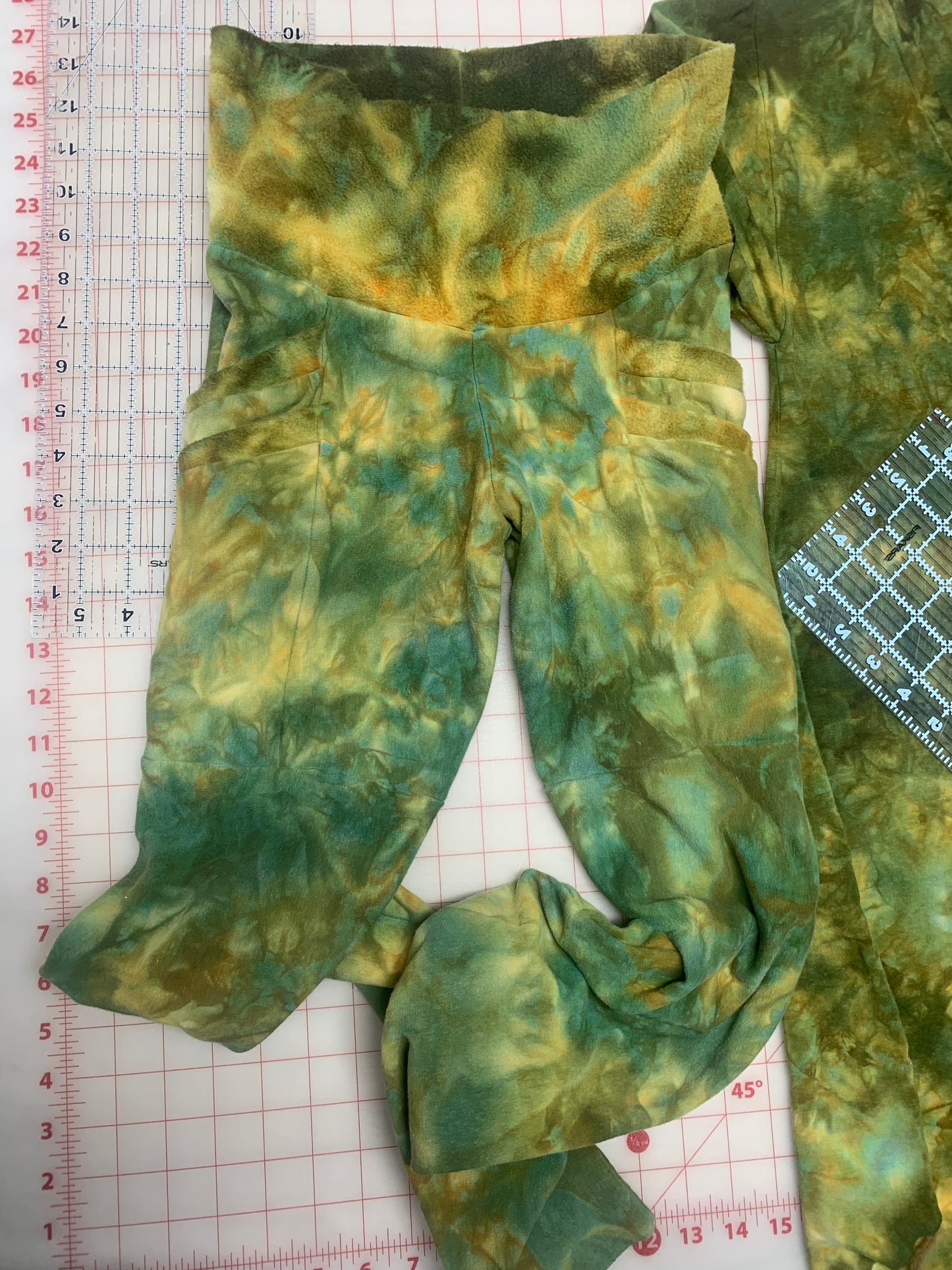 Serpentine Colorway 4 Pocket Fleece Legging