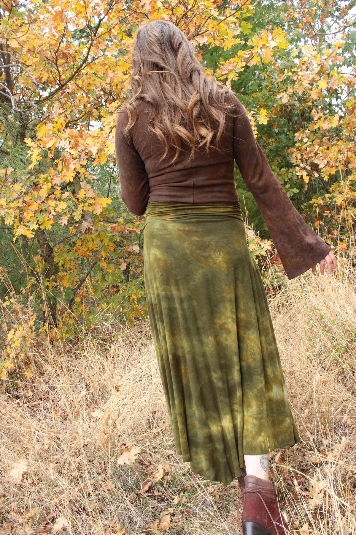 Medium Crop Bell Long Sleeve Dark Petrified Redwood Colorway